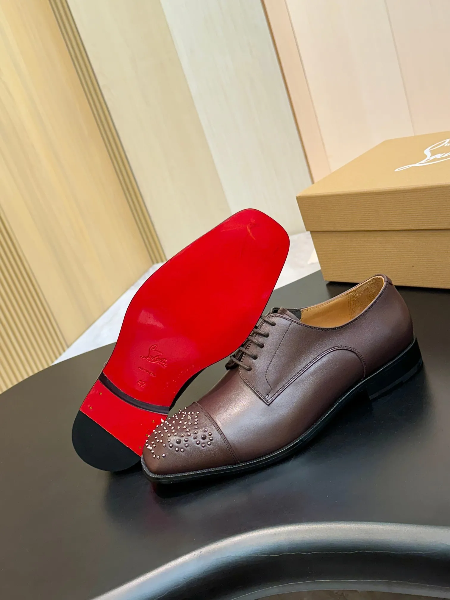 [CL red sole shoes] Top P: 1020💰 Size 39-44 (⚠️38.45.46.47 custom-made, non-returnable and non-exchangeable) 🆑High-end men's business formal leather shoes, original authentic top quality goods ••✅💯 Top original order purchasing agent! Original imported patterned cowhide ➕Imported cowhide lining ➕Cowhide feet ➕Original leather outsole~🉑️Feel free to compare the authentic ones!
